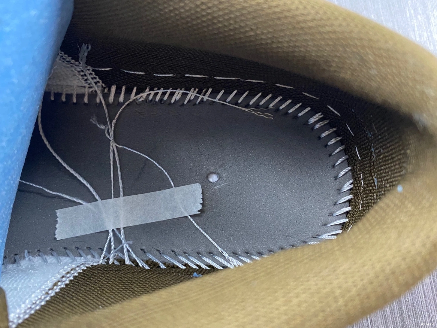 DV0426-301 SE 1 - Light (W) Jordan Olive Low 0328